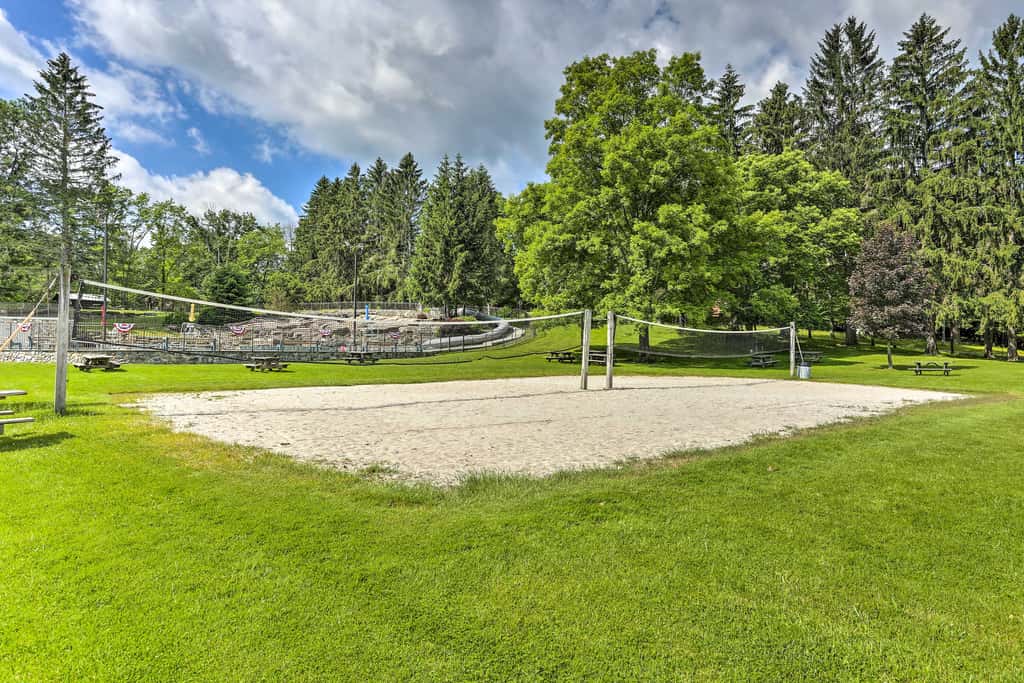 Walk to Lake Wallenpaupack: Poconos Vacation Home