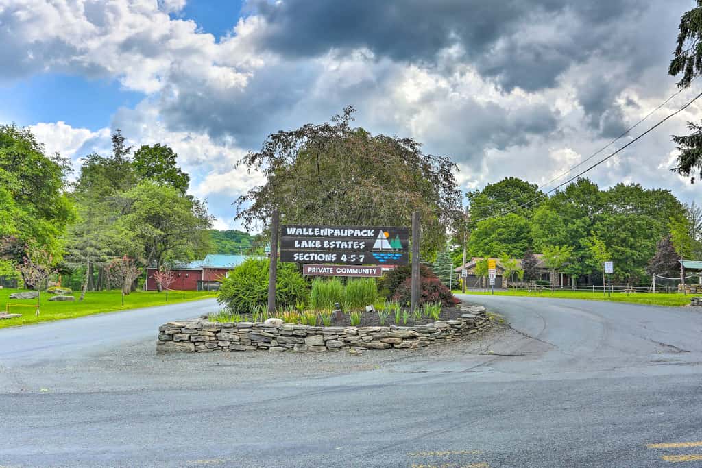 Walk to Lake Wallenpaupack: Poconos Vacation Home