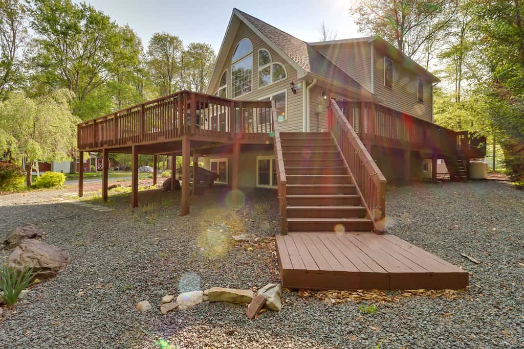 Huge Deck: Stunning Pocono Lake Vacation Rental!