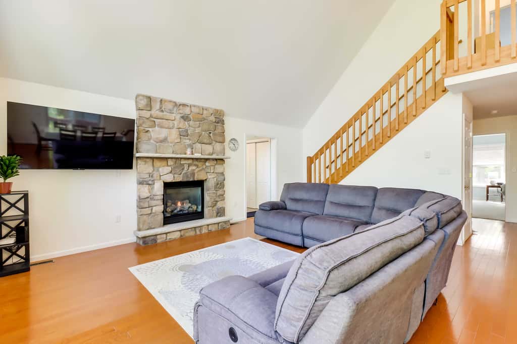 Huge Deck: Stunning Pocono Lake Vacation Rental!