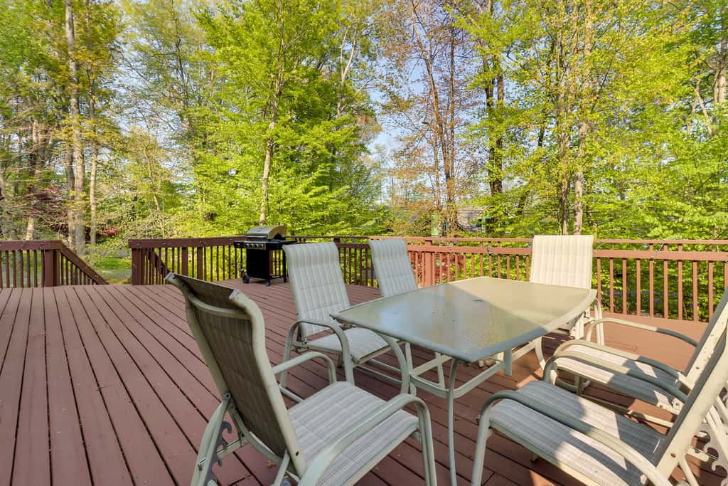 Huge Deck: Stunning Pocono Lake Vacation Rental!