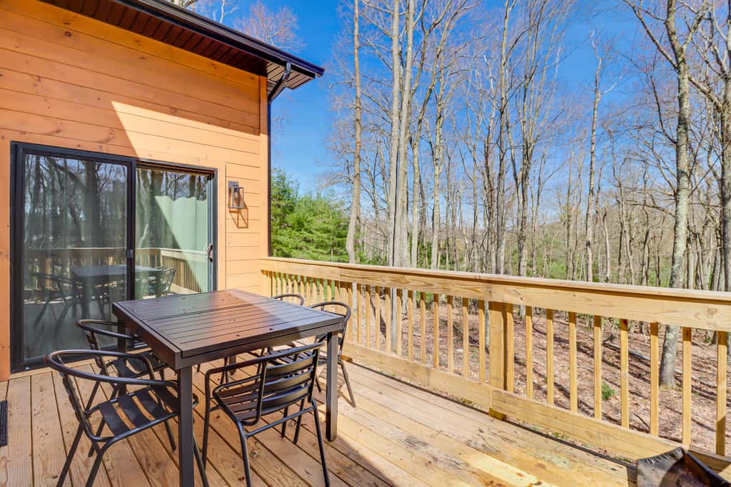 Walk to Water Park: Split-Rock Resort Home w/ Deck