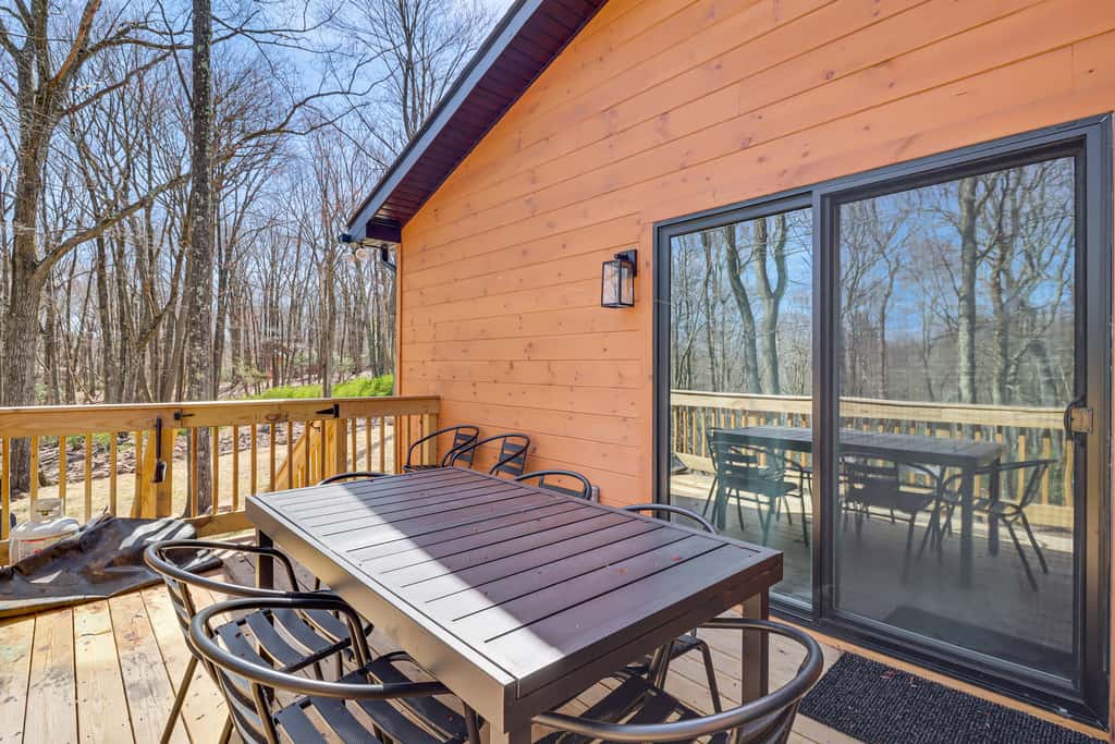 Walk to Water Park: Split-Rock Resort Home w/ Deck