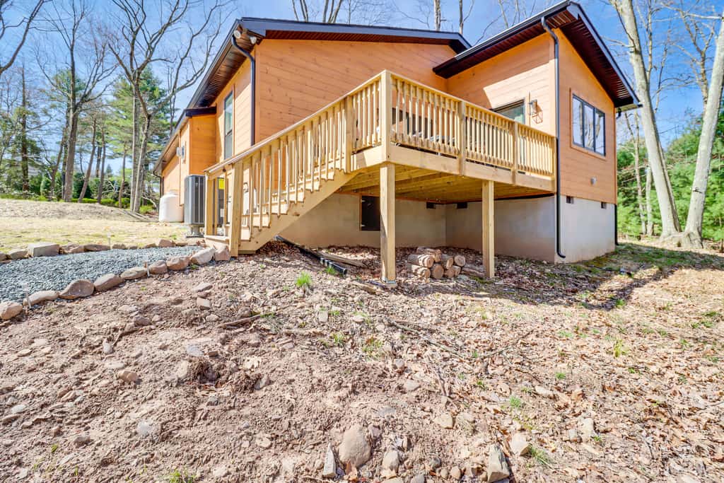 Walk to Water Park: Split-Rock Resort Home w/ Deck