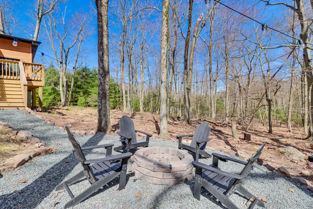 Walk to Water Park: Split-Rock Resort Home w/ Deck