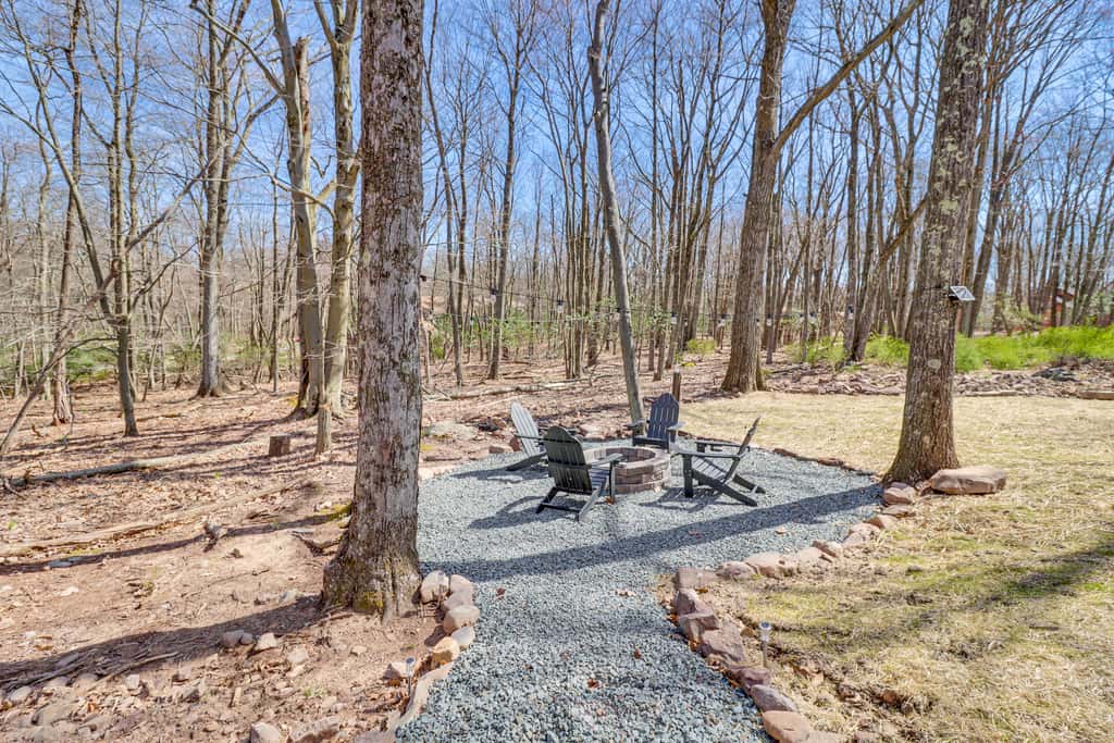 Walk to Water Park: Split-Rock Resort Home w/ Deck