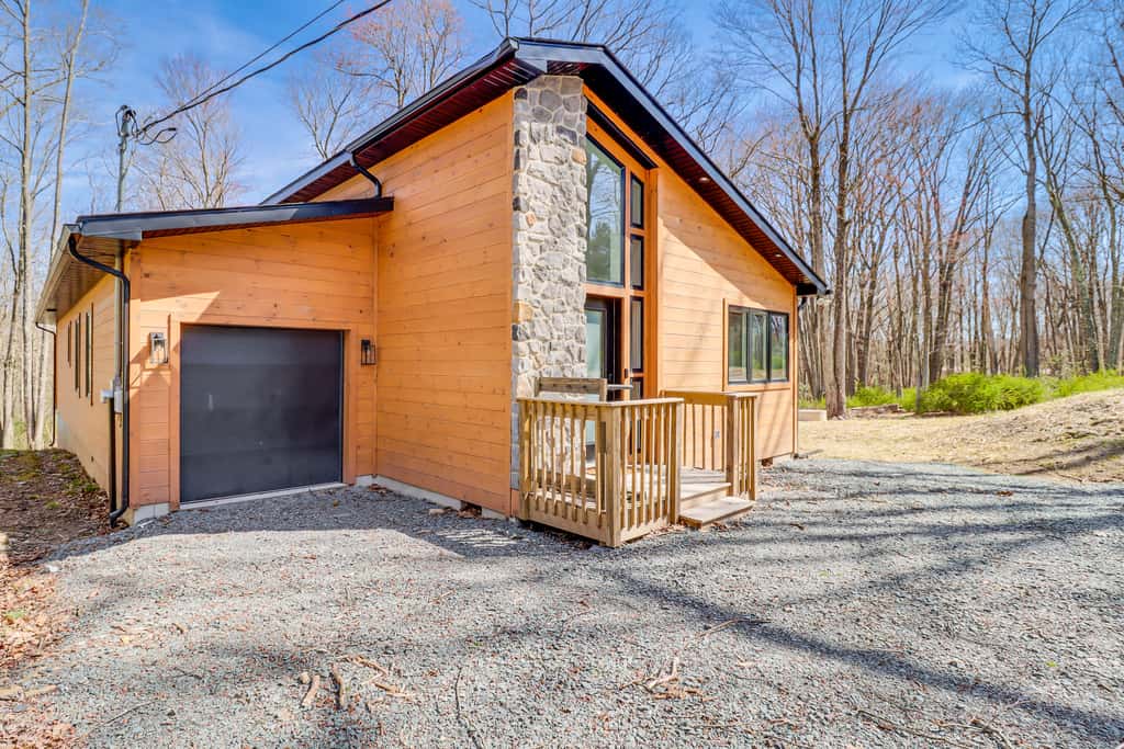 Walk to Water Park: Split-Rock Resort Home w/ Deck