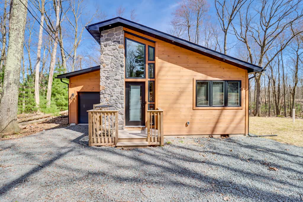 Walk to Water Park: Split-Rock Resort Home w/ Deck
