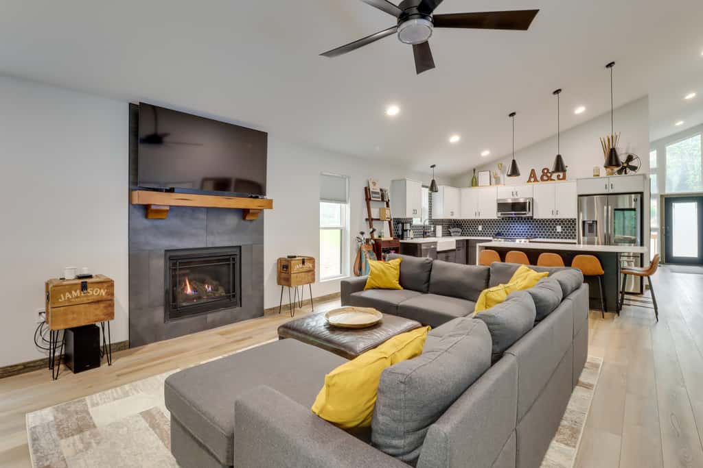 Walk to Water Park: Split-Rock Resort Home w/ Deck