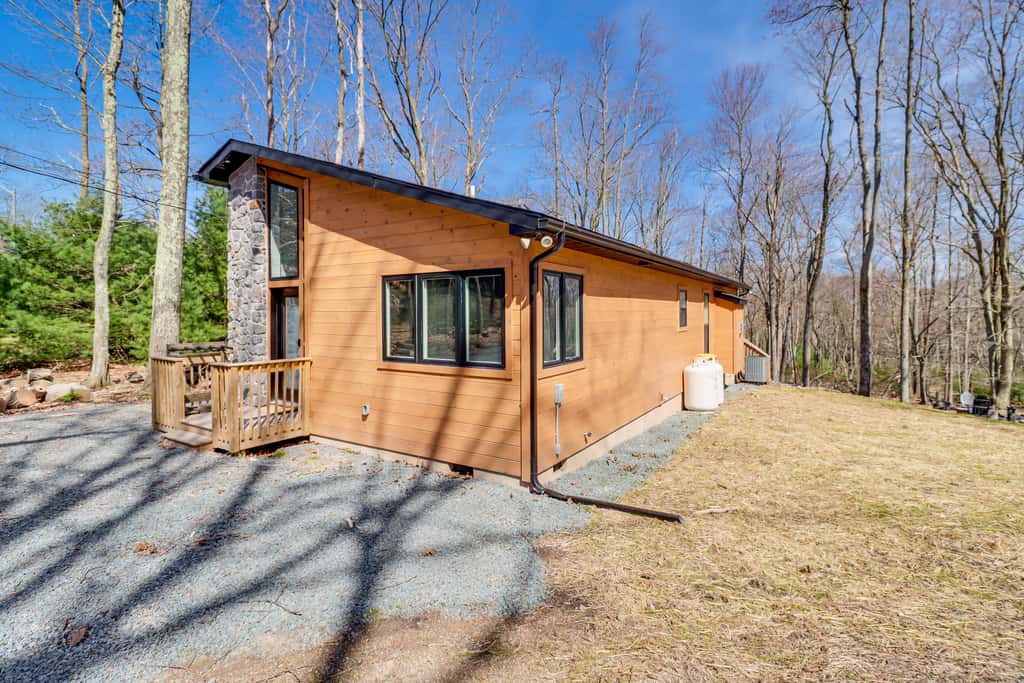 Walk to Water Park: Split-Rock Resort Home w/ Deck