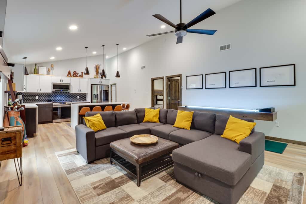 Walk to Water Park: Split-Rock Resort Home w/ Deck