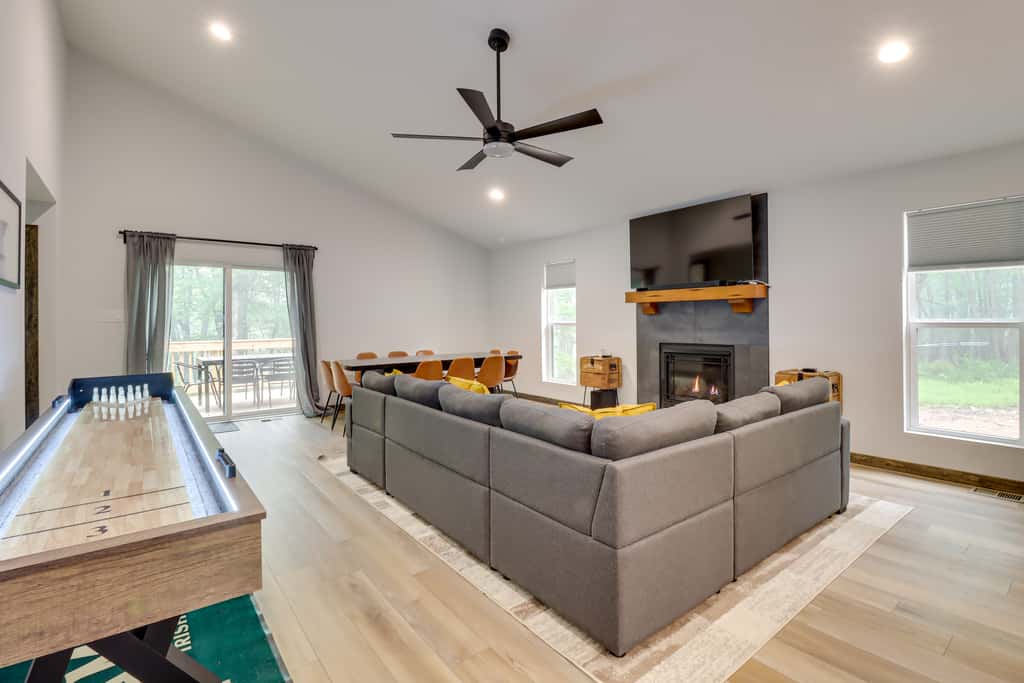 Walk to Water Park: Split-Rock Resort Home w/ Deck