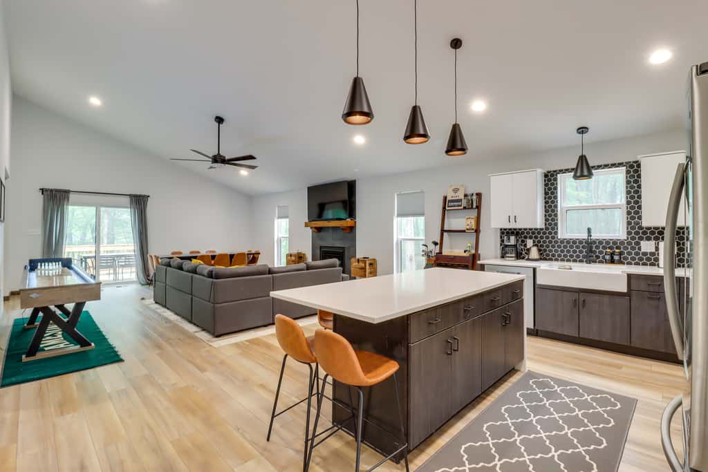 Walk to Water Park: Split-Rock Resort Home w/ Deck