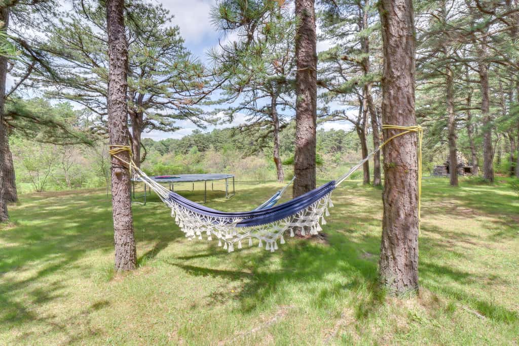 Fire Pit, Kayaks & Hammocks: Long Pond Home!