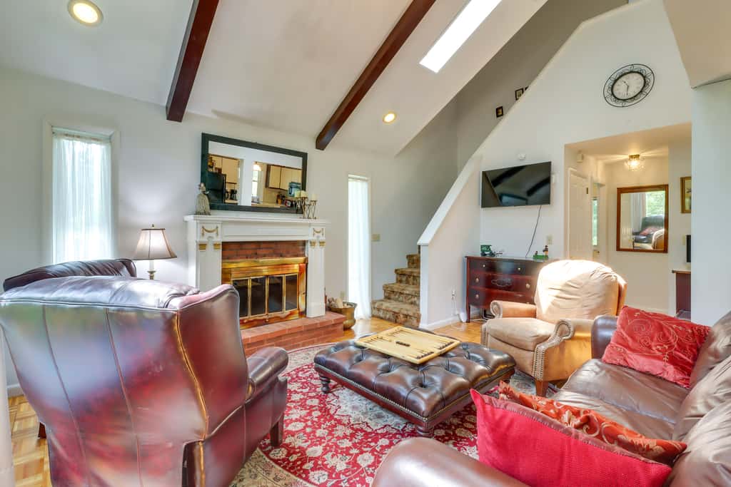 Fire Pit, Kayaks & Hammocks: Long Pond Home!