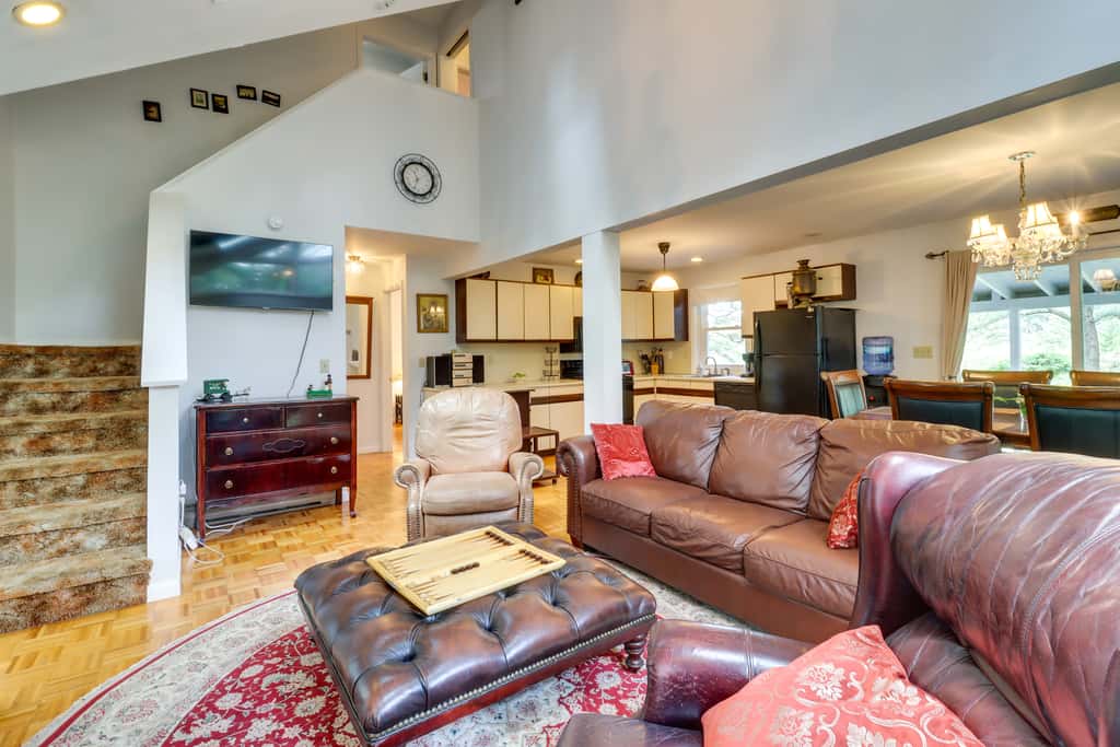 Fire Pit, Kayaks & Hammocks: Long Pond Home!