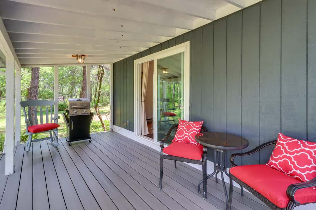 Fire Pit, Kayaks & Hammocks: Long Pond Home!
