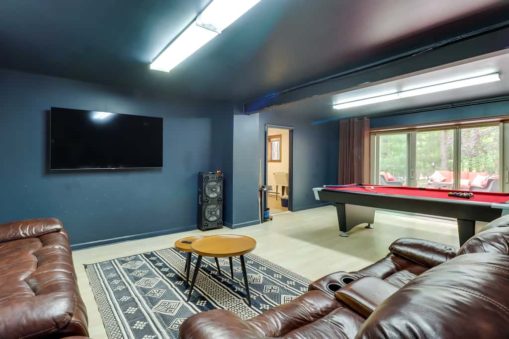 Camelback Pocono Getaway w/ Hot Tub & Games!