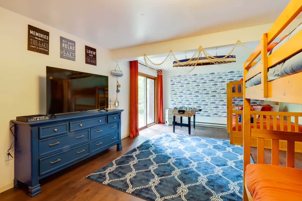 Camelback Pocono Getaway w/ Hot Tub & Games!