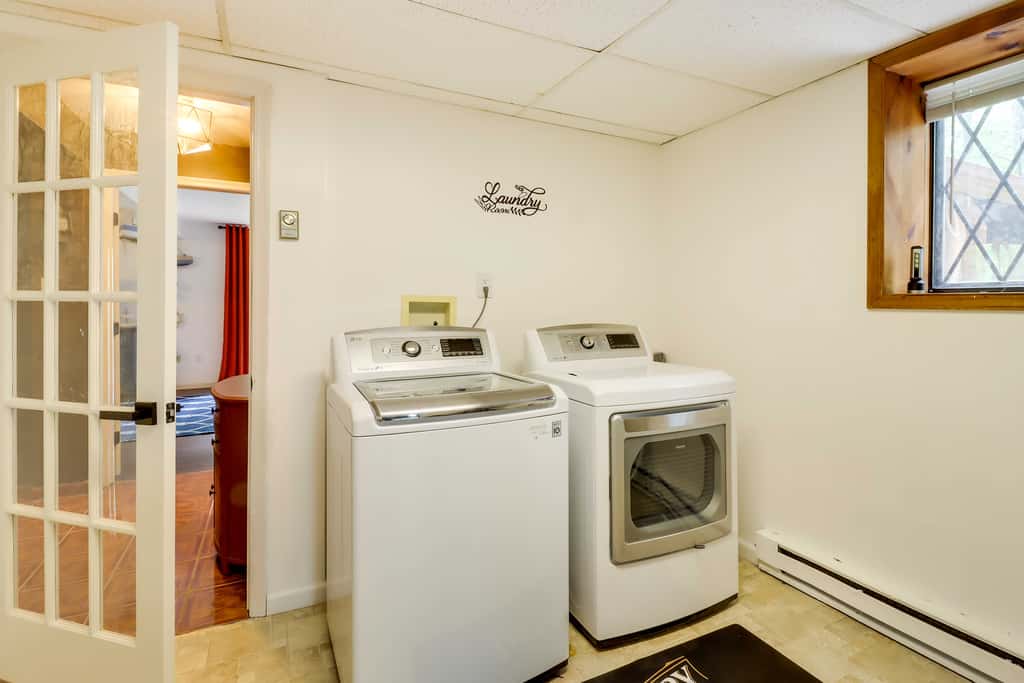Camelback Pocono Getaway w/ Hot Tub & Games!