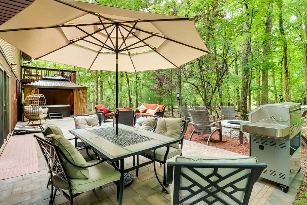 Camelback Pocono Getaway w/ Hot Tub & Games!