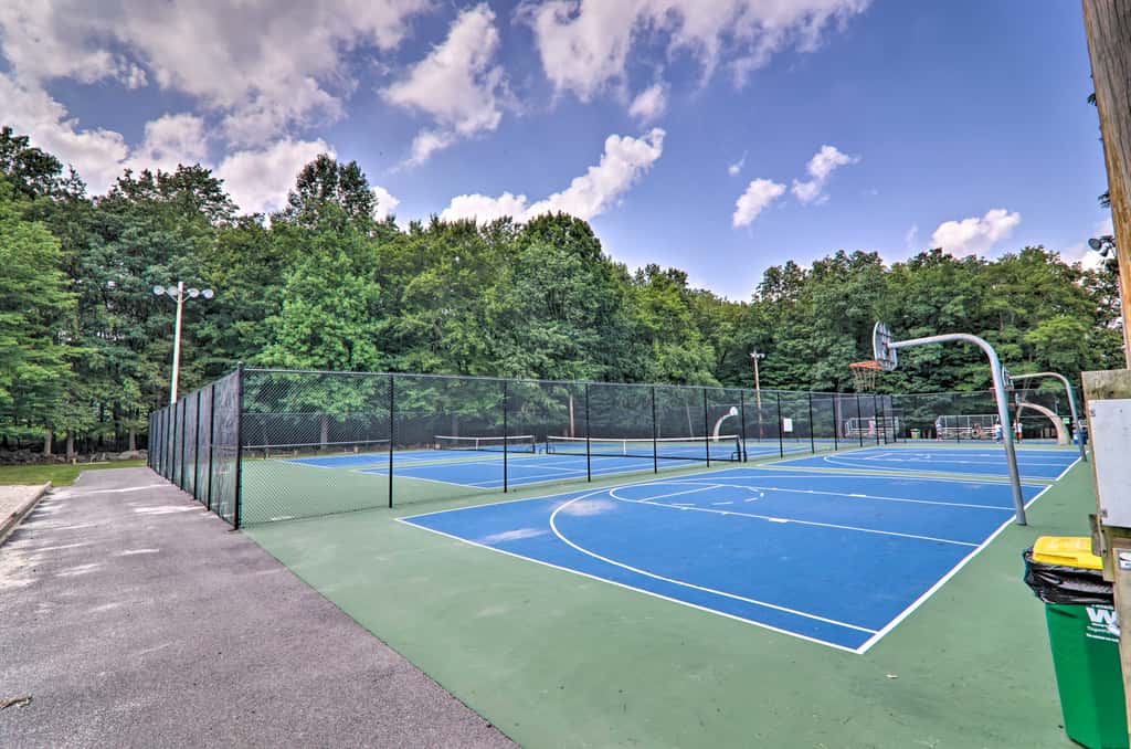 Camelback Pocono Getaway w/ Hot Tub & Games!