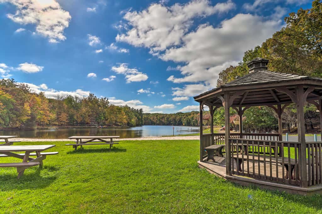 Camelback Pocono Getaway w/ Hot Tub & Games!