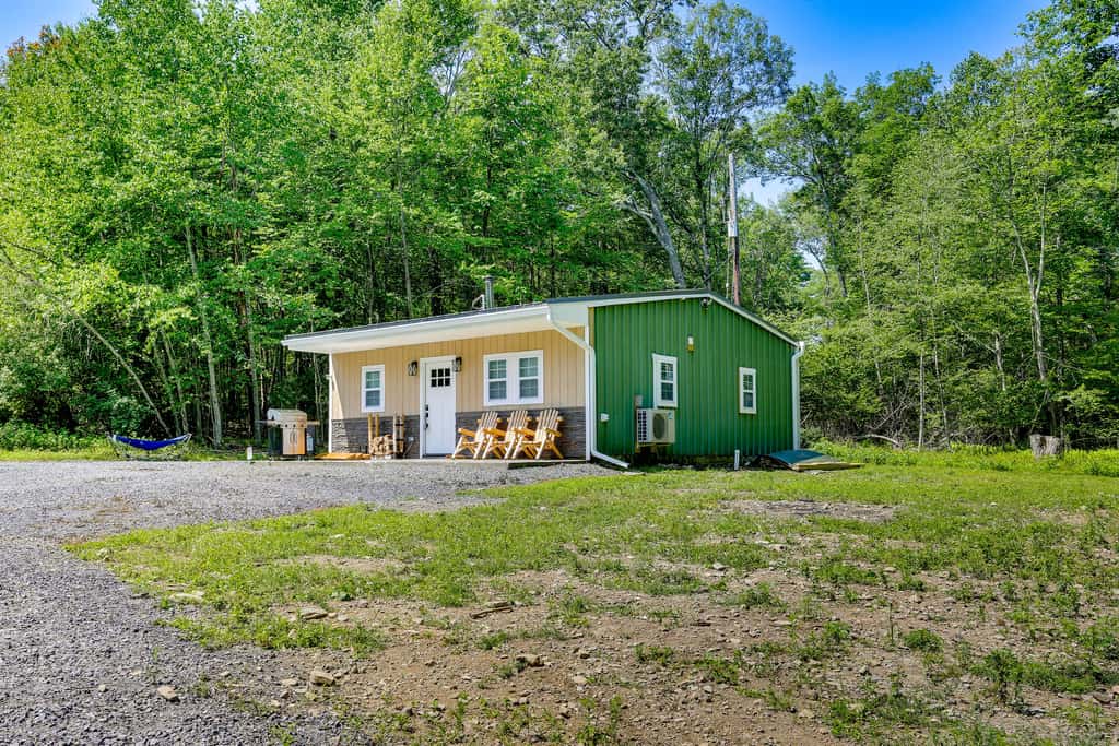 Secluded Poconos Cabin: 75 Acres & Fire Pit!