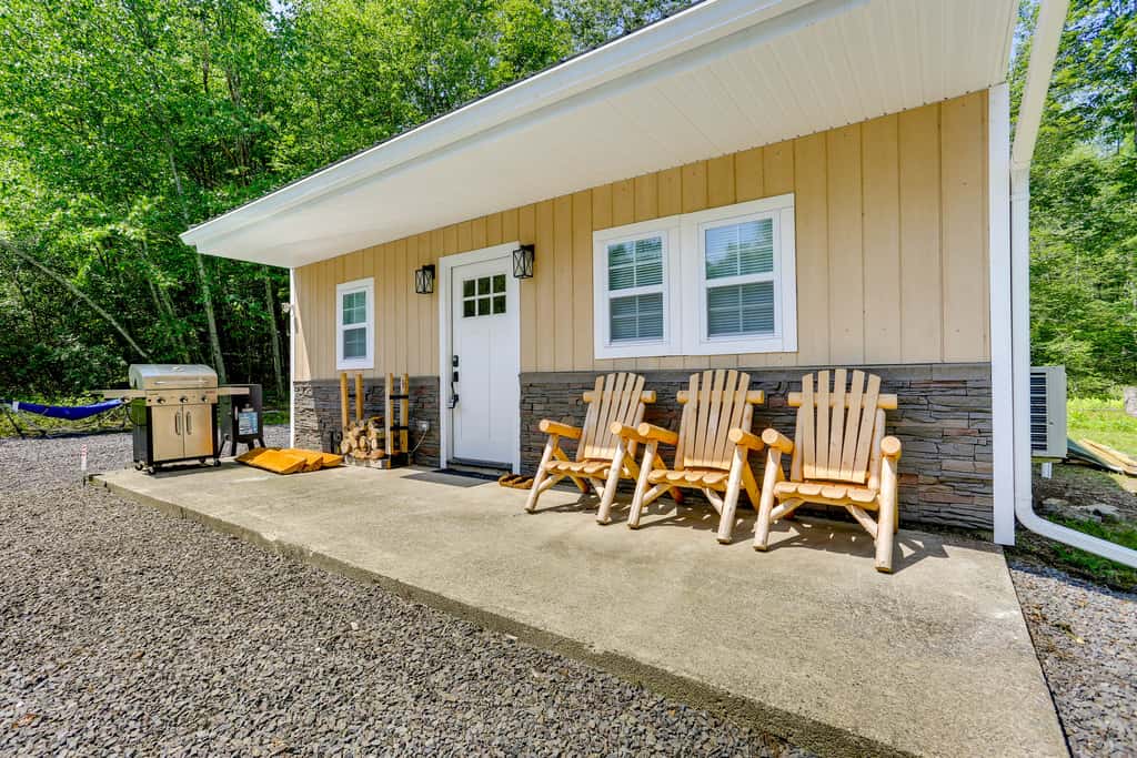 Secluded Poconos Cabin: 75 Acres & Fire Pit!