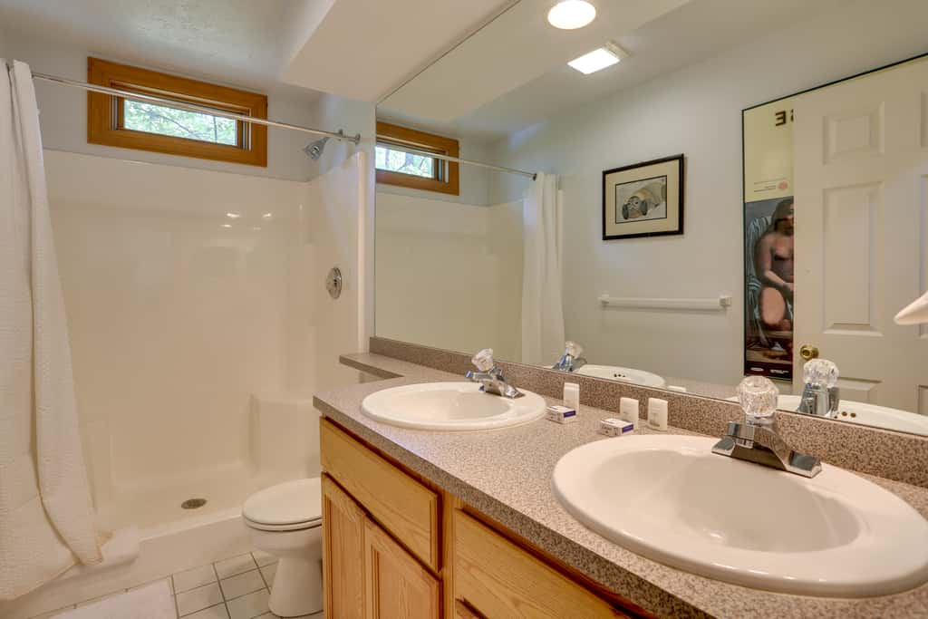 < 1 Mi to Camelback Resort: Home w/ Pool Table!