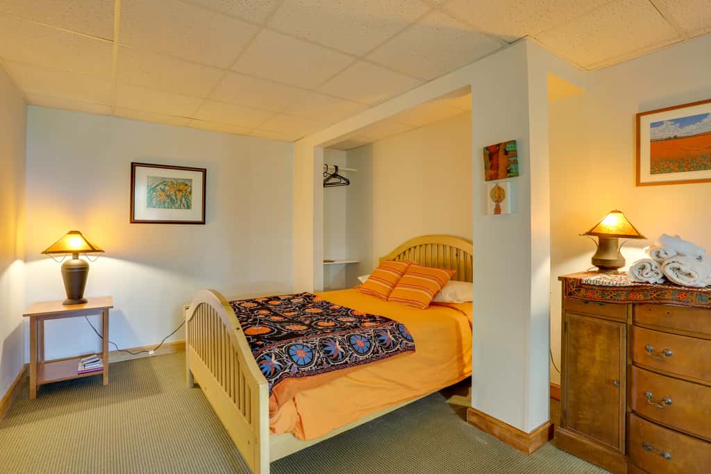 < 1 Mi to Camelback Resort: Home w/ Pool Table!