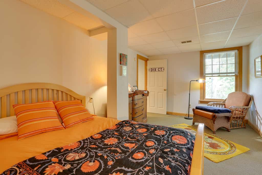 < 1 Mi to Camelback Resort: Home w/ Pool Table!
