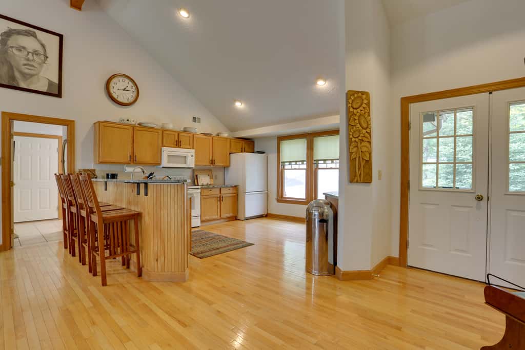 < 1 Mi to Camelback Resort: Home w/ Pool Table!