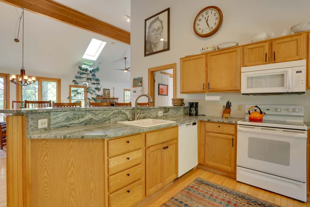 < 1 Mi to Camelback Resort: Home w/ Pool Table!