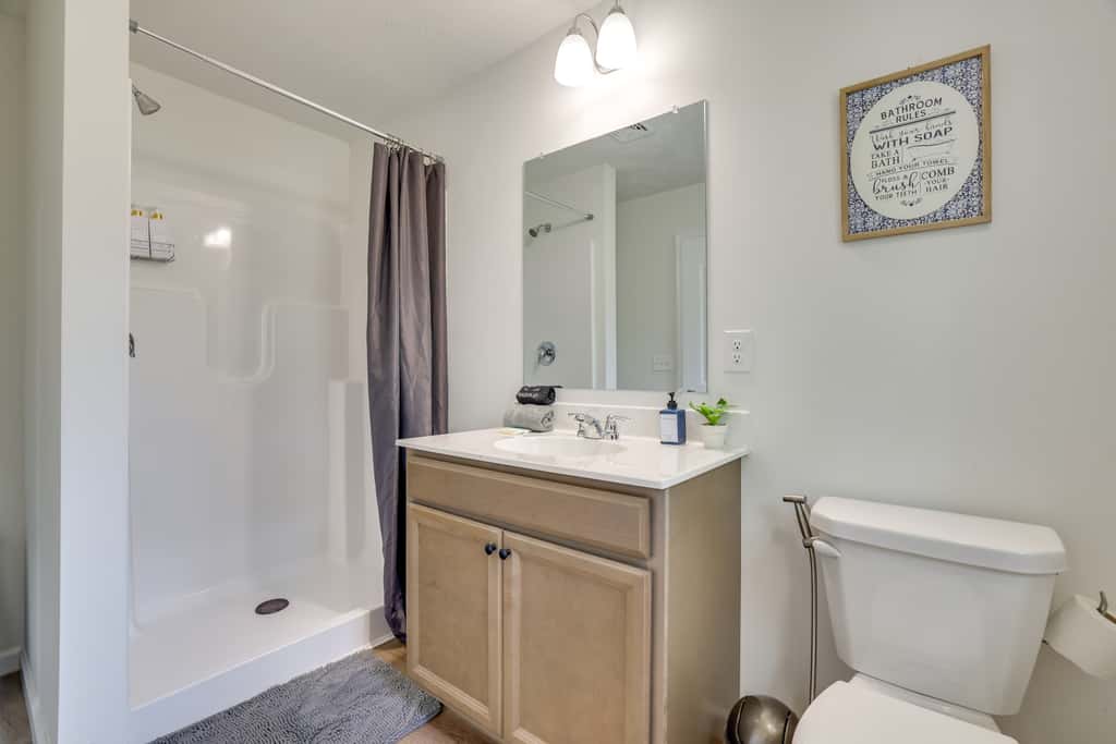 Hot Tub + Lake Access: Spacious Tobyhanna Home
