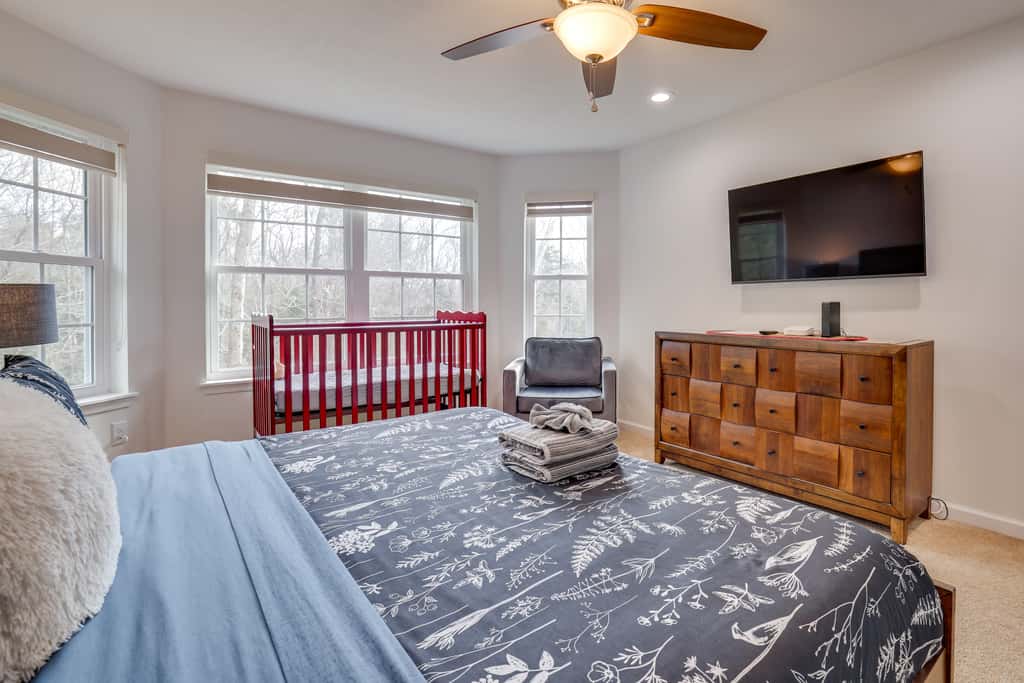 Hot Tub + Lake Access: Spacious Tobyhanna Home