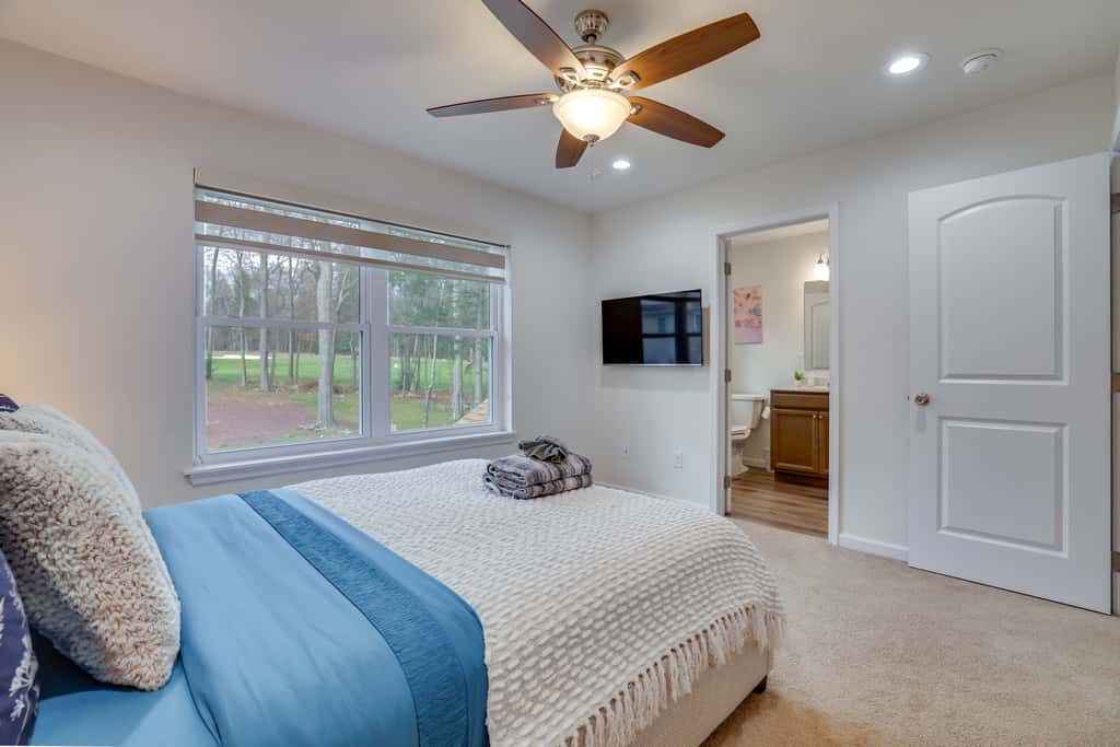 Hot Tub + Lake Access: Spacious Tobyhanna Home