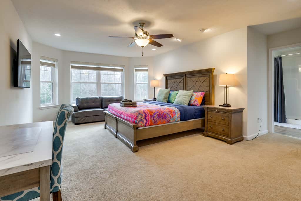 Hot Tub + Lake Access: Spacious Tobyhanna Home