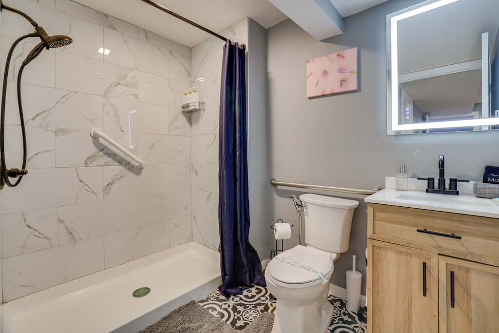 Hot Tub + Lake Access: Spacious Tobyhanna Home