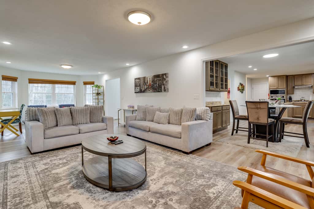 Hot Tub + Lake Access: Spacious Tobyhanna Home
