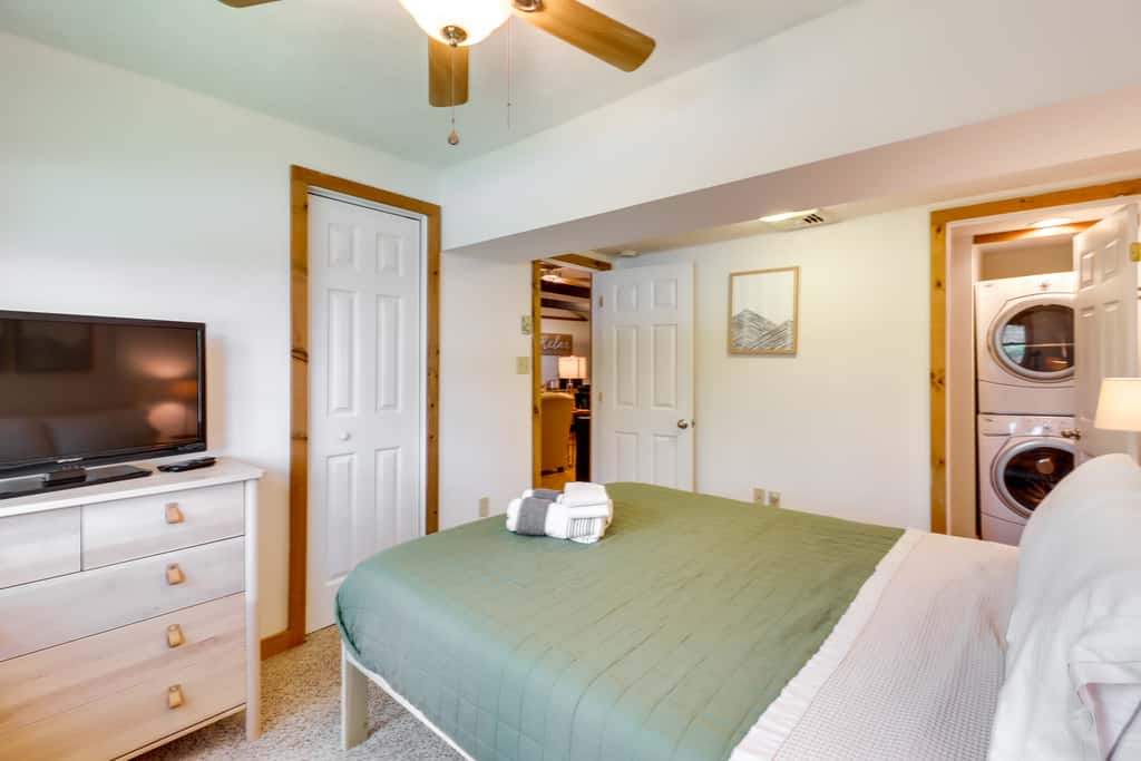 Walk to Beaches: Tree-Lined Pocono Lake Retreat!
