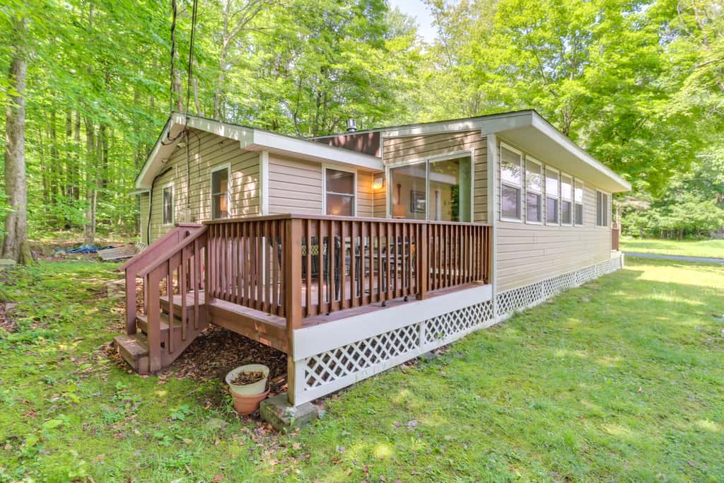 Walk to Beaches: Tree-Lined Pocono Lake Retreat!