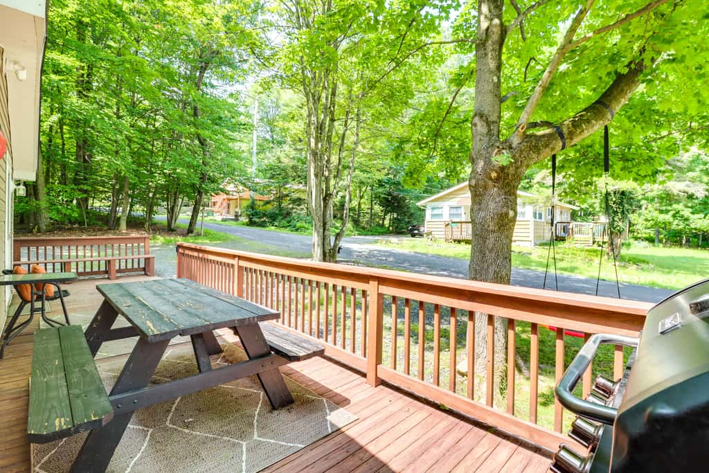Walk to Beaches: Tree-Lined Pocono Lake Retreat!