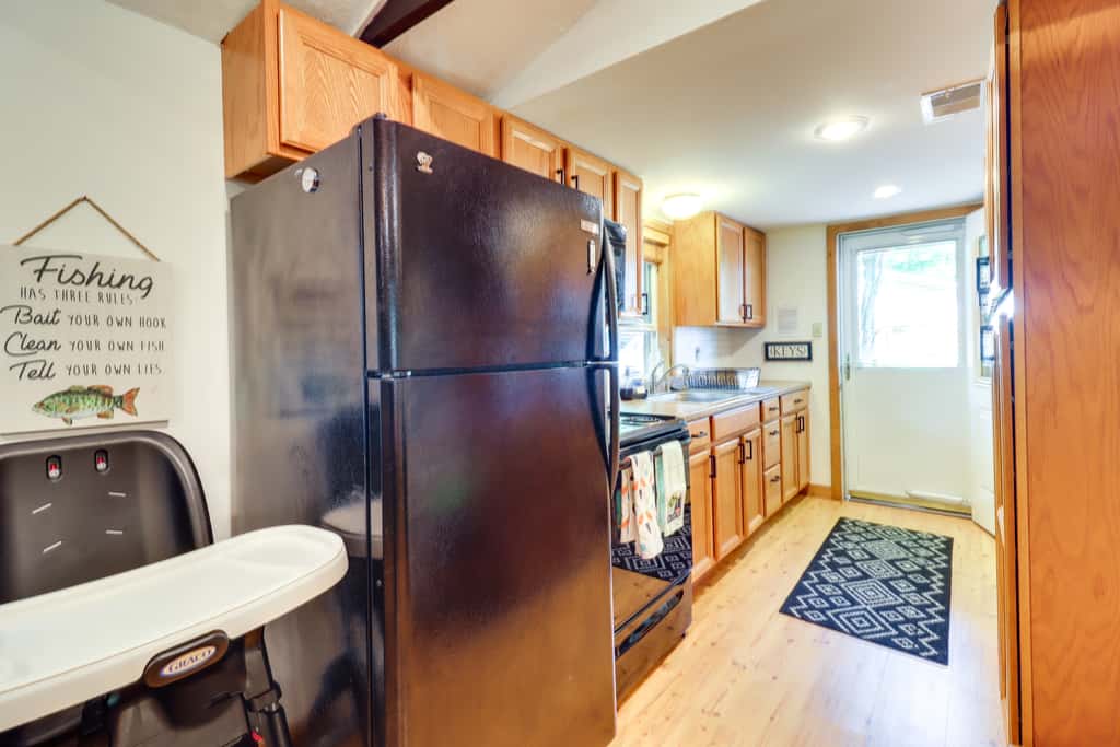 Walk to Beaches: Tree-Lined Pocono Lake Retreat!