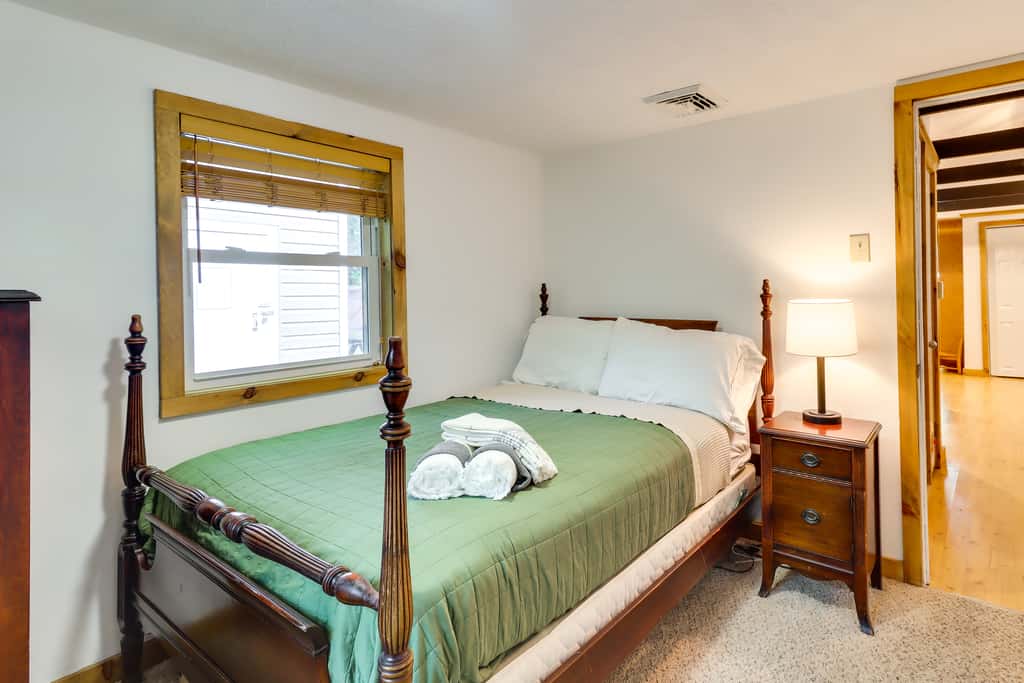 Walk to Beaches: Tree-Lined Pocono Lake Retreat!