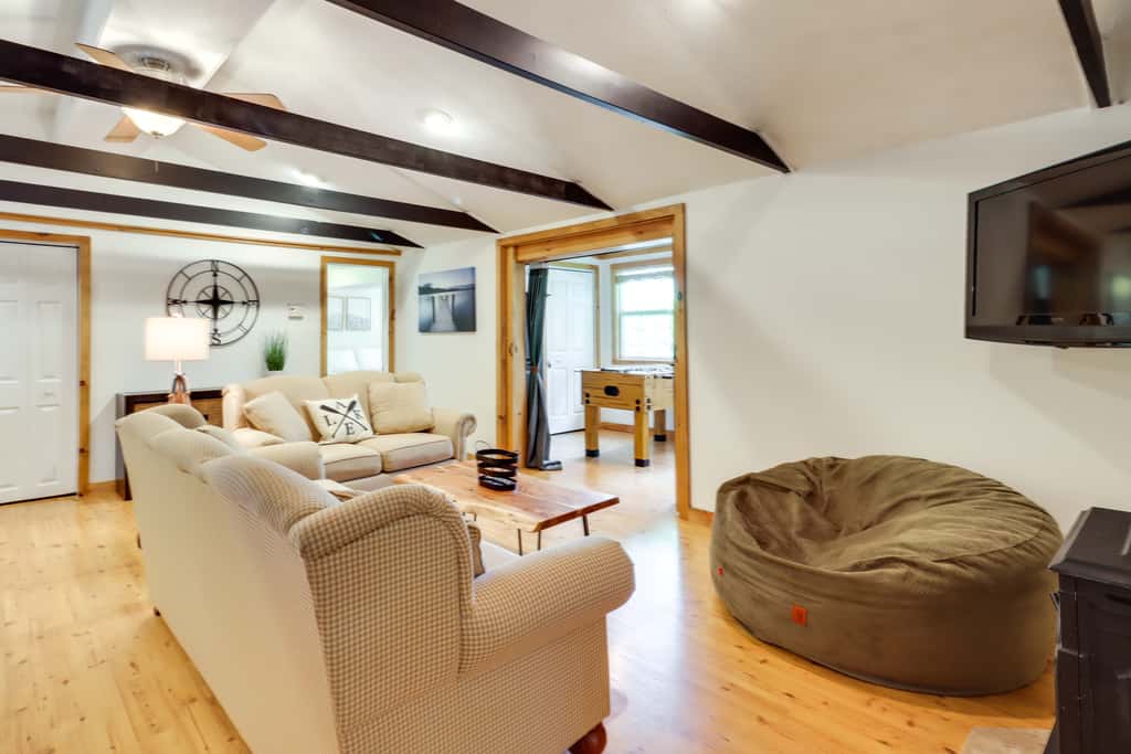 Walk to Beaches: Tree-Lined Pocono Lake Retreat!
