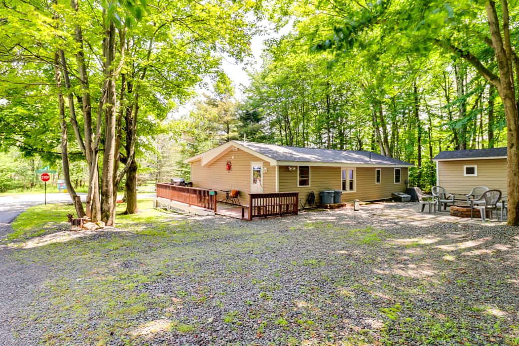 Walk to Beaches: Tree-Lined Pocono Lake Retreat!
