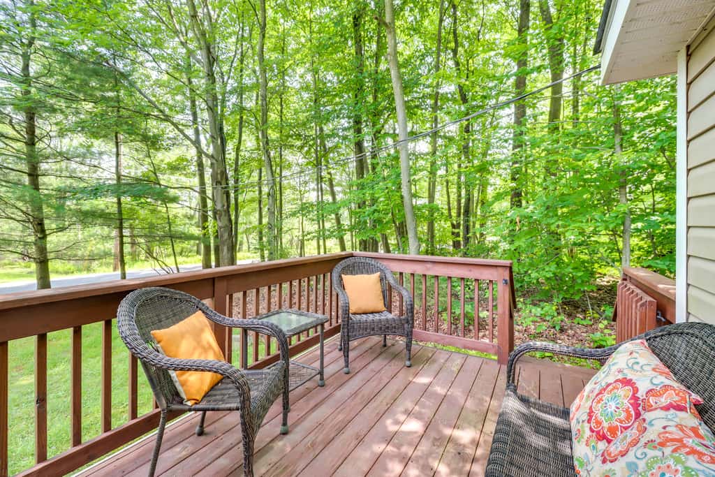 Walk to Beaches: Tree-Lined Pocono Lake Retreat!
