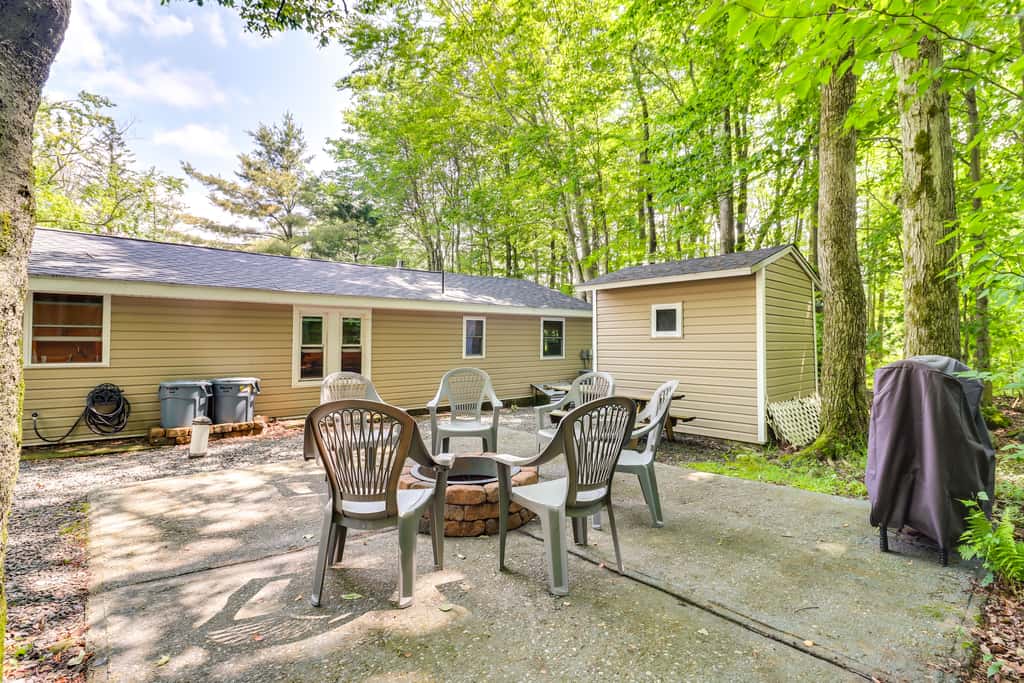 Walk to Beaches: Tree-Lined Pocono Lake Retreat!