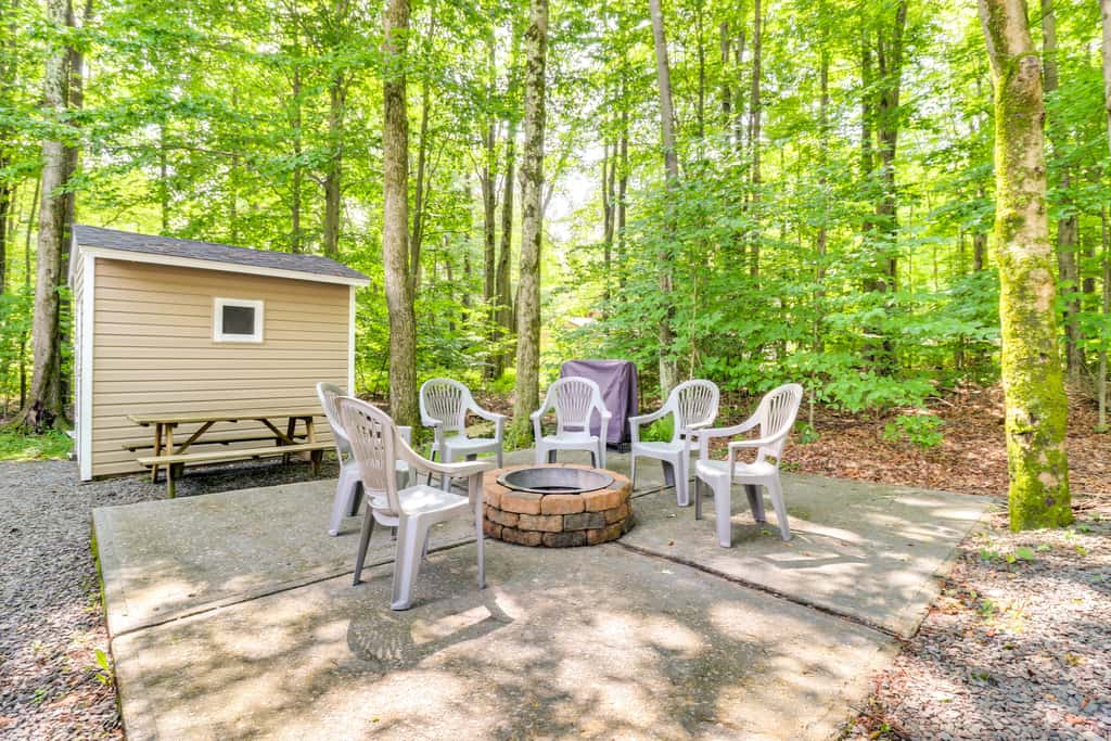 Walk to Beaches: Tree-Lined Pocono Lake Retreat!